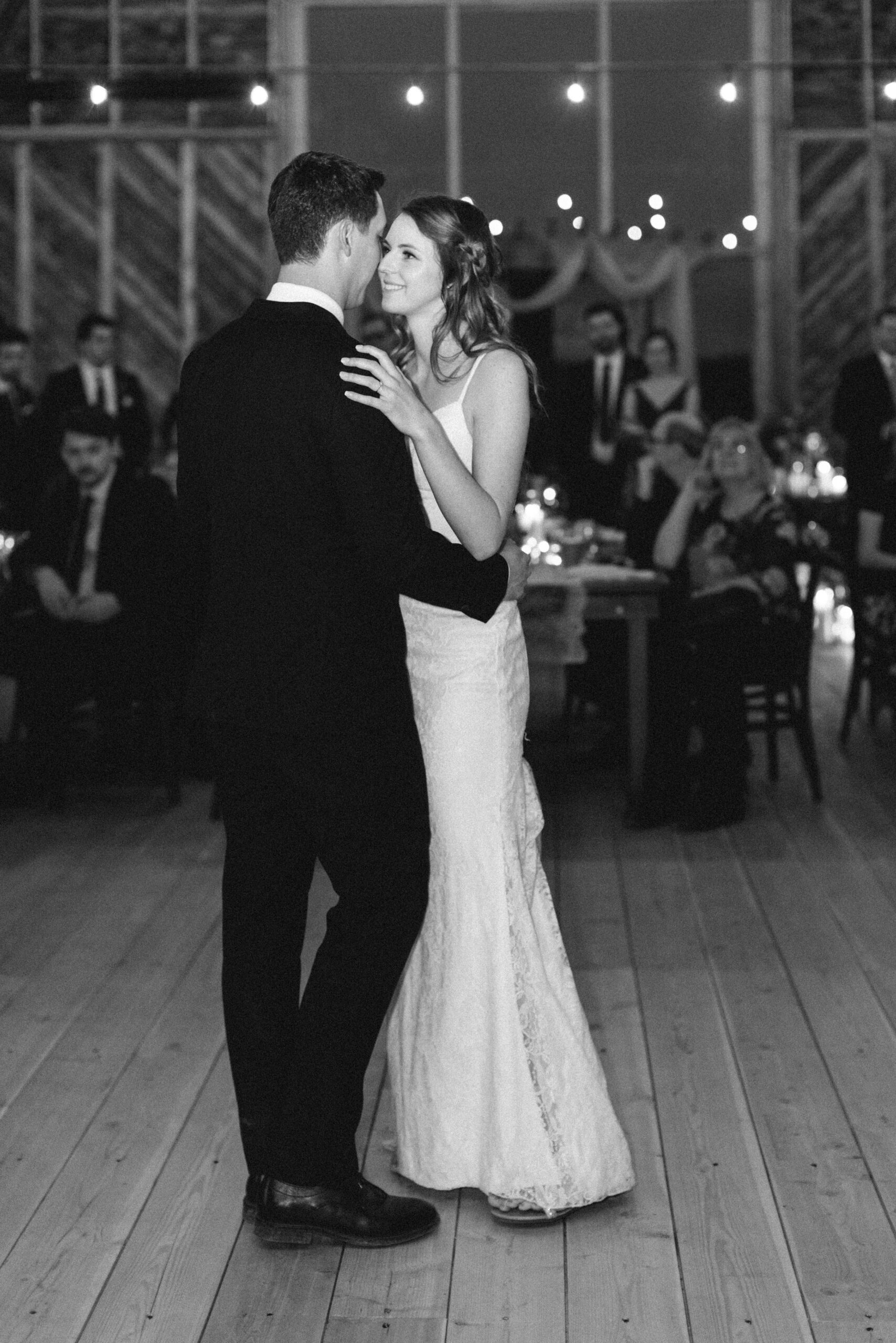 Elegant barn wedding - Montreal and Toronto wedding photographer