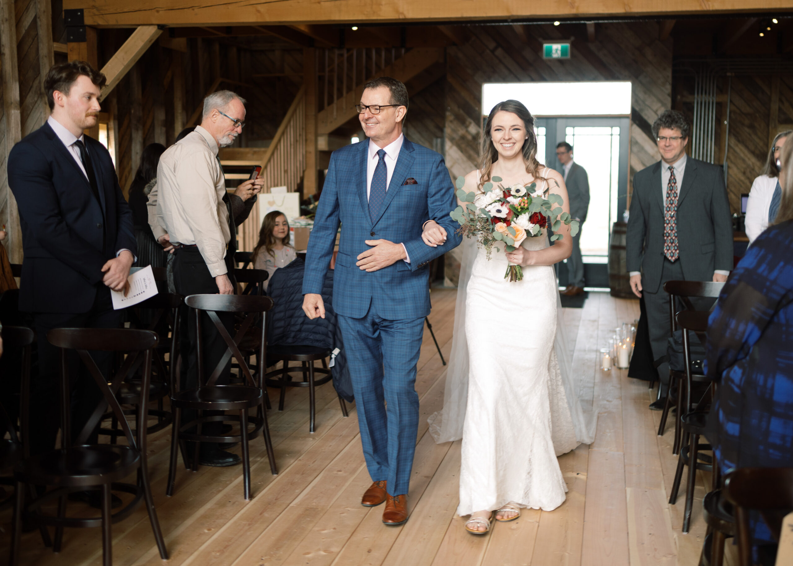 Elegant barn wedding - Montreal and Toronto wedding photographer