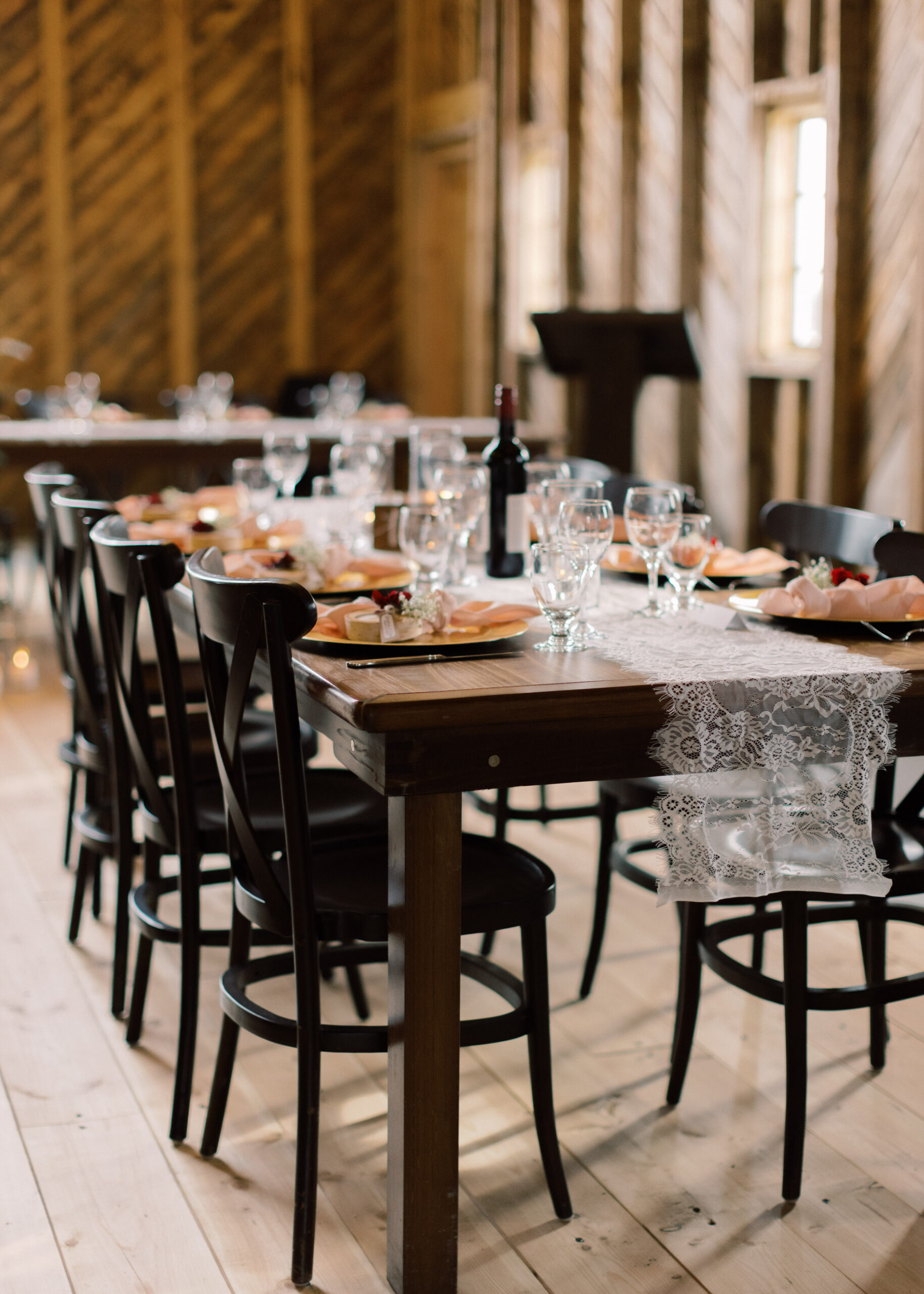 Elegant barn wedding - Montreal and Toronto wedding photographer