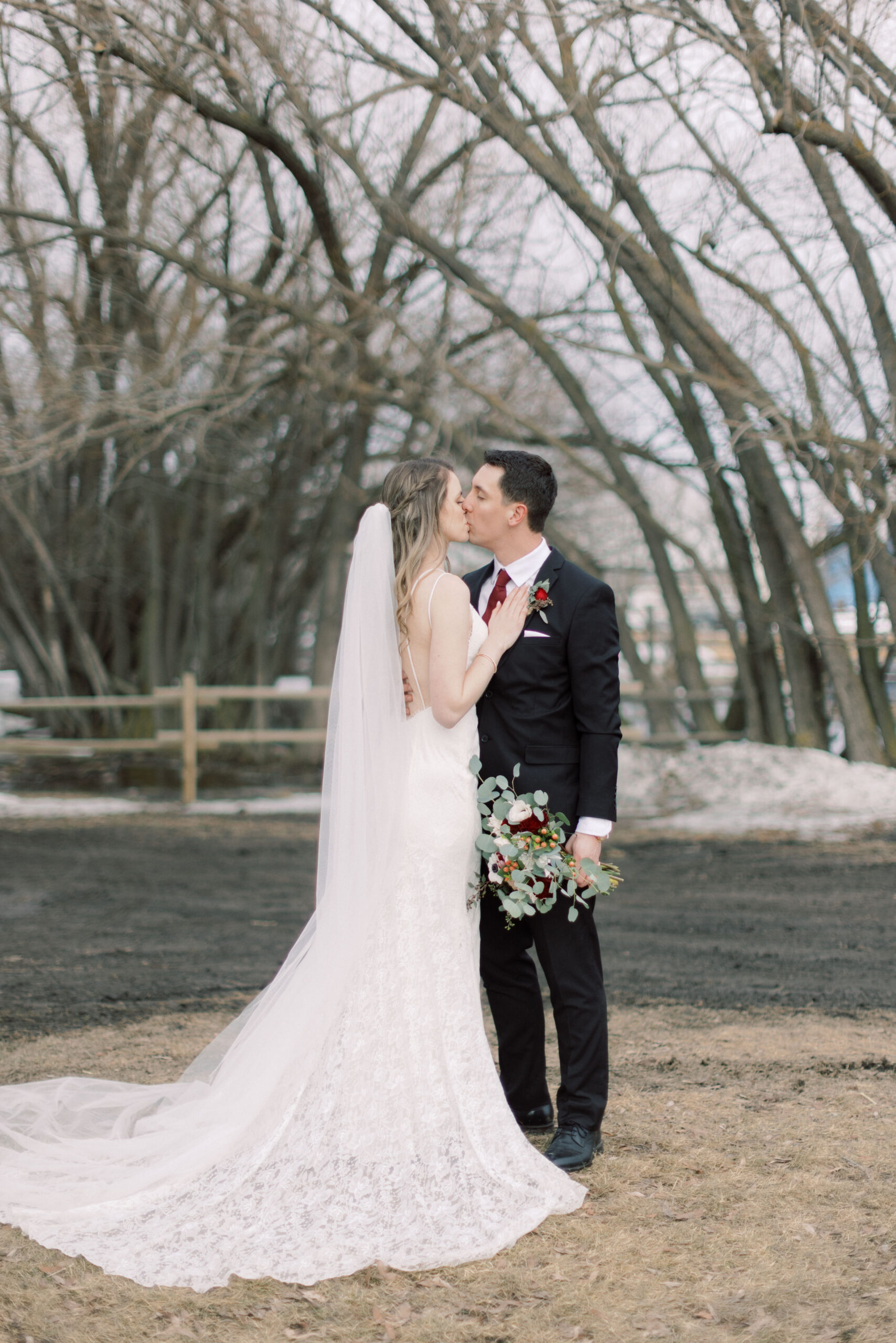 Elegant barn wedding - Montreal and Toronto wedding photographer