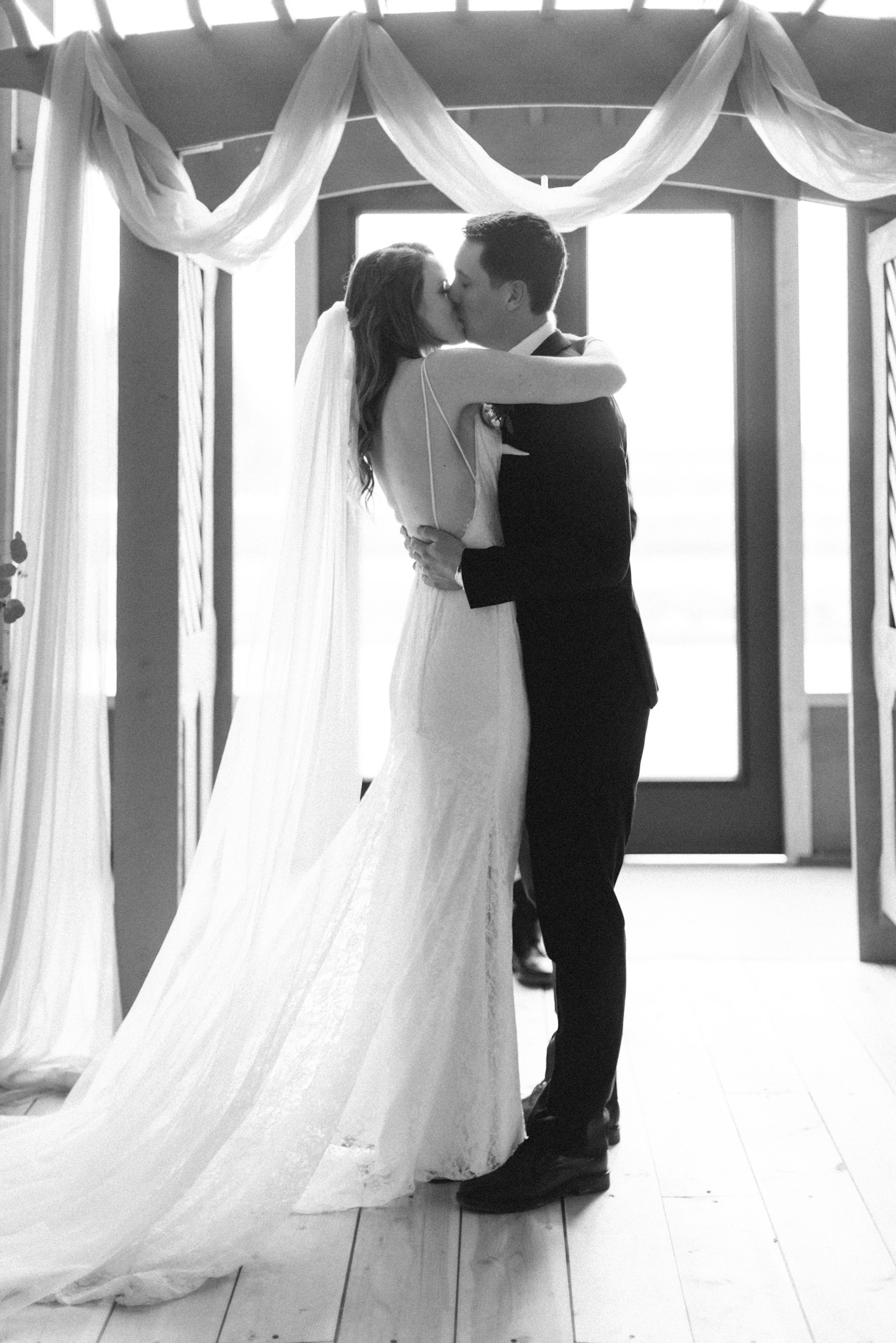 Elegant barn wedding - Montreal and Toronto wedding photographer